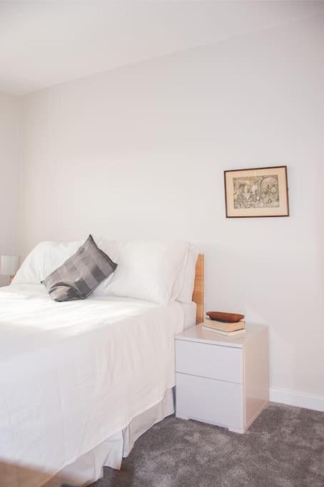 2 Bed 2 Bath Apartment With Canal View Dublin Exterior foto
